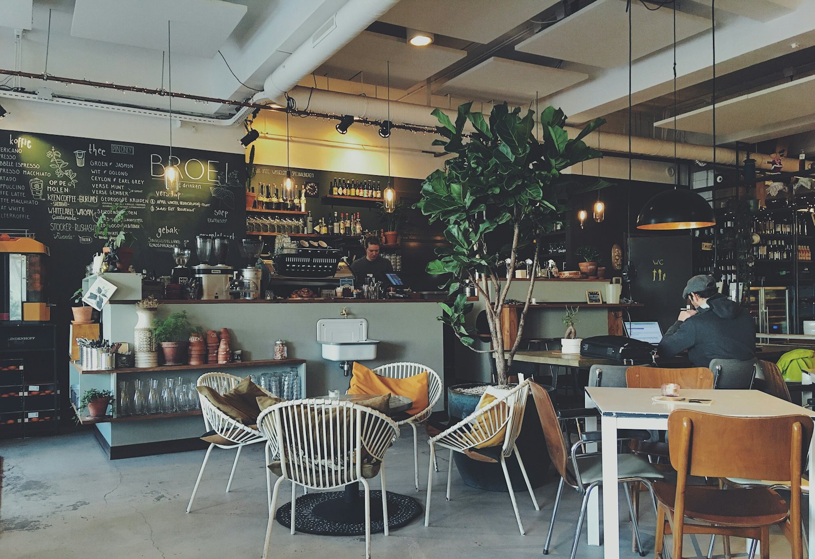 The café floor at tự do